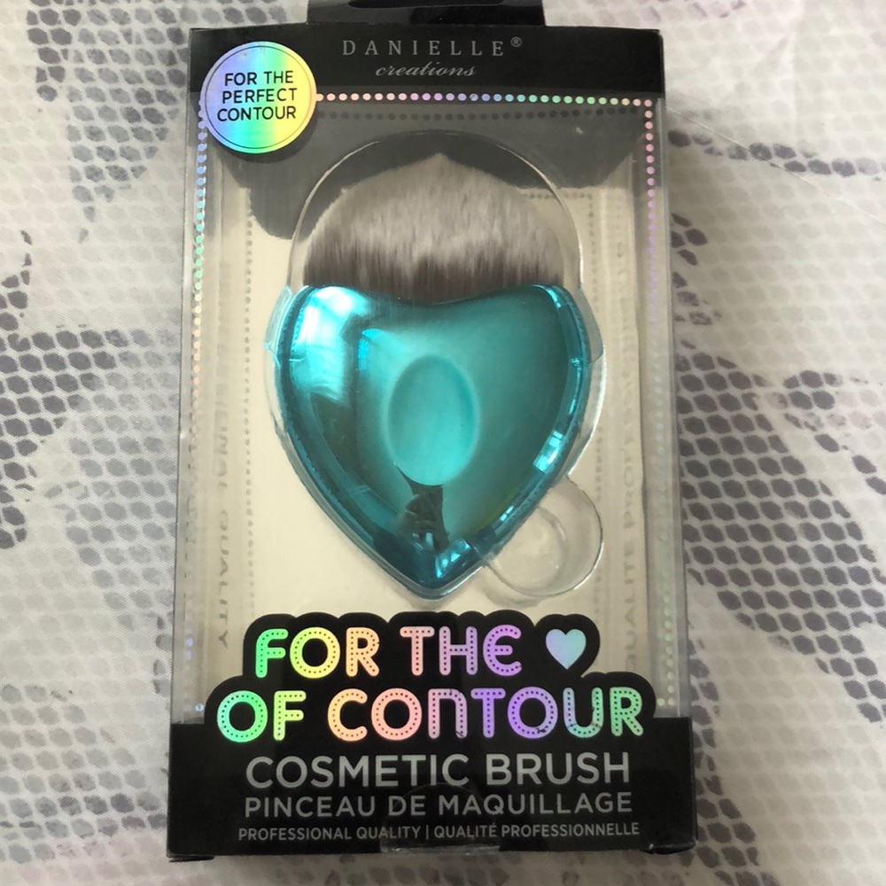 Cosmetic heart brush (contour brush)